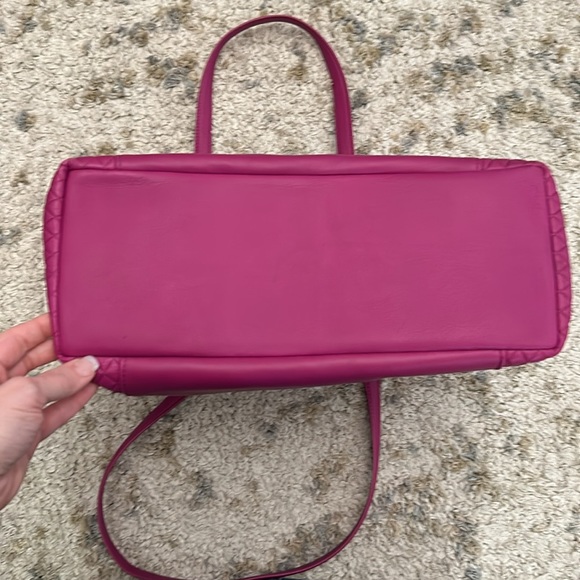 Vera Bradley purse in GUC! - Picture 8 of 8